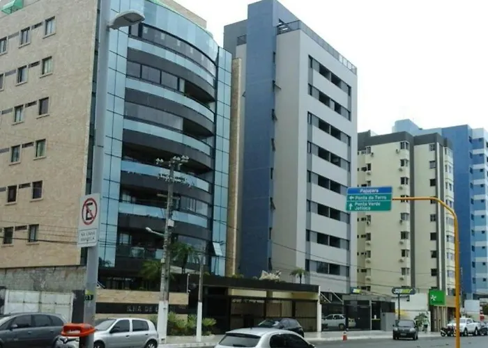 Na Beira Mar: Oceanfront Apartment with Lateral Sea View Maceio 